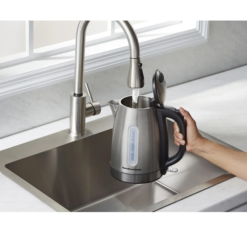 Bouilloire électrique 1.7 litre en inox avec anneau lumineux DEL Hamilton Beach 41037C 1,7 litre