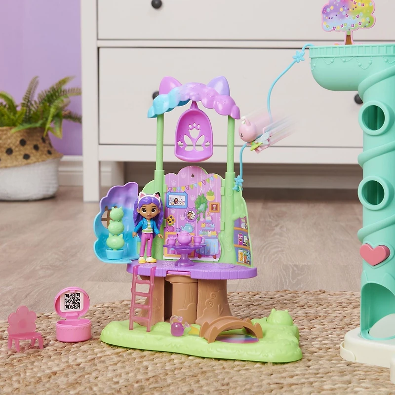 Gabby's Dollhouse, Coffret de jeu Cabane transformable avec lumières, 2 figurines, 5 accessoires, 1 boîte surprise, 3 meubles, jouets pour enfants à partir de 3 ans