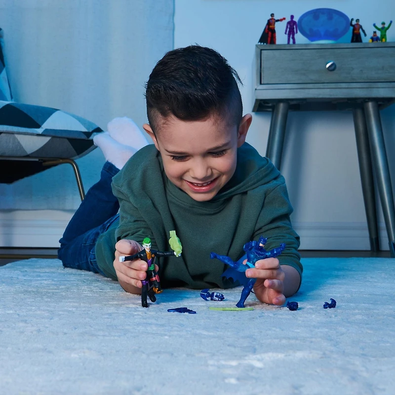 Batman, Figurine articulée de 10 cm avec 3 accessoires mystère, pour les enfants à partir de 3 ans