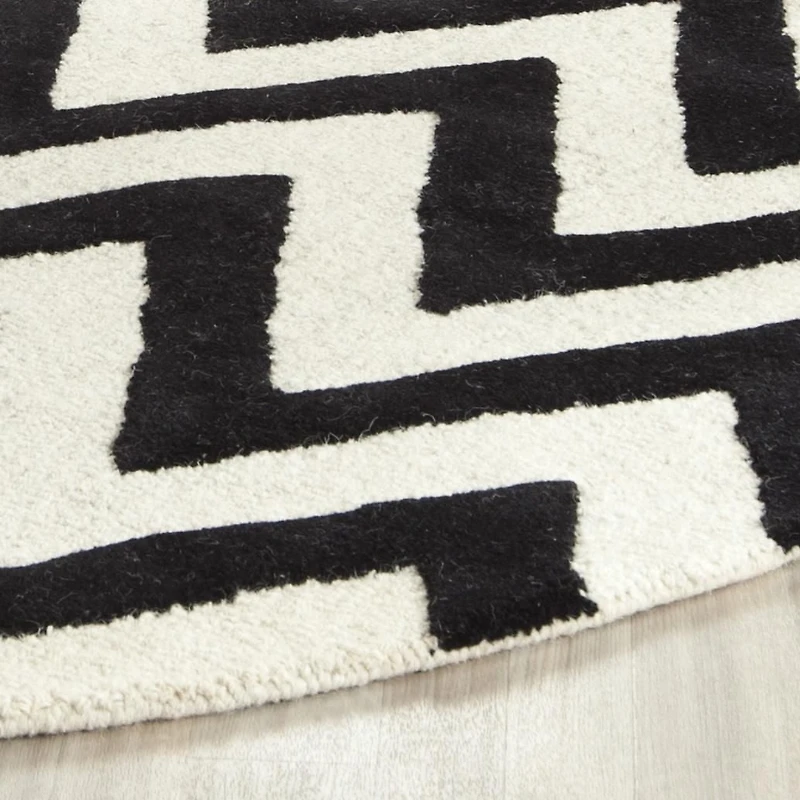 Safavieh Cambridge Kaitlyn Zig Zag Stripes Area Rug