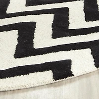 Safavieh Cambridge Kaitlyn Zig Zag Stripes Area Rug