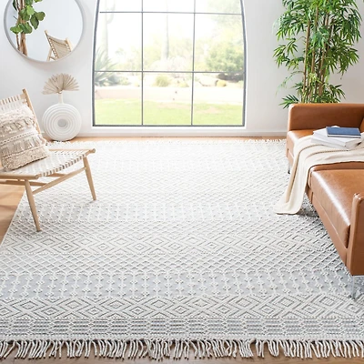 SAFAVIEH Natura Cordelia Southwestern Fringe Wool Area Rug