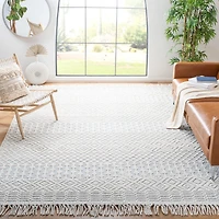 SAFAVIEH Natura Cordelia Southwestern Fringe Wool Area Rug