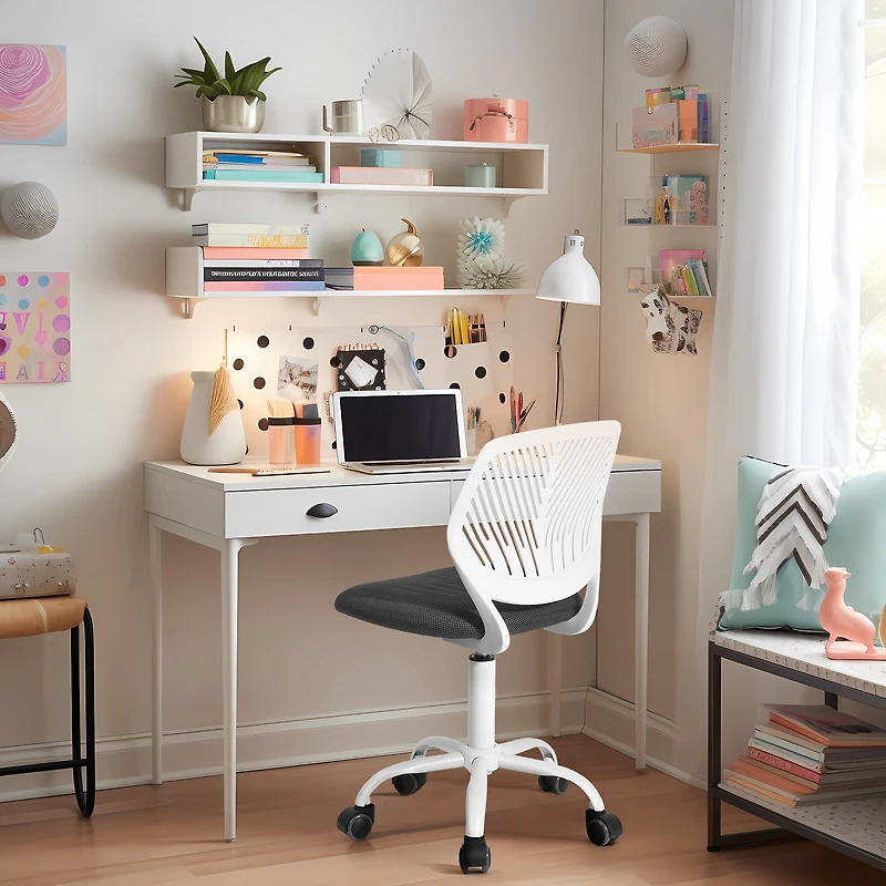 Chaise de bureau ergonomique pour enfant Homy Casa avec roulettes pivotantes et réglables en hauteur, structure robuste, tissu en maille noire