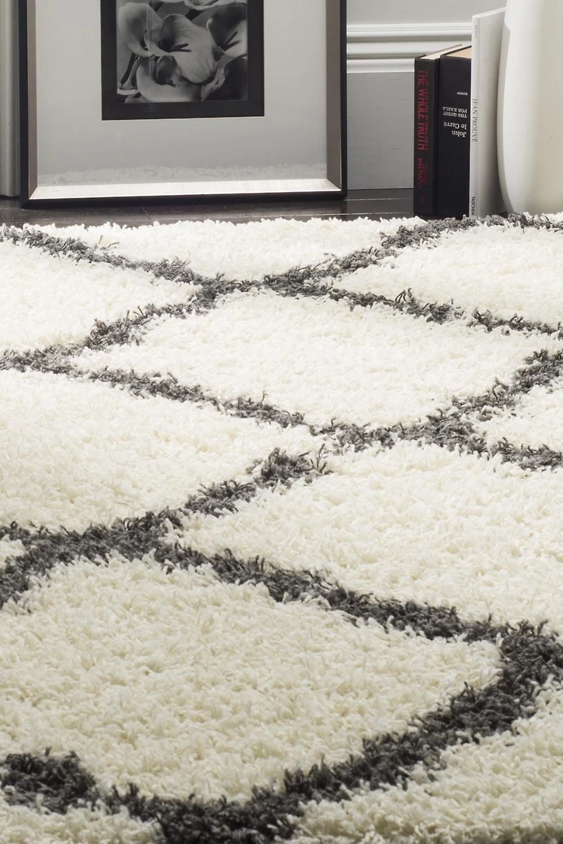 Safavieh Dallas Logan Geometric Shag Area Rug