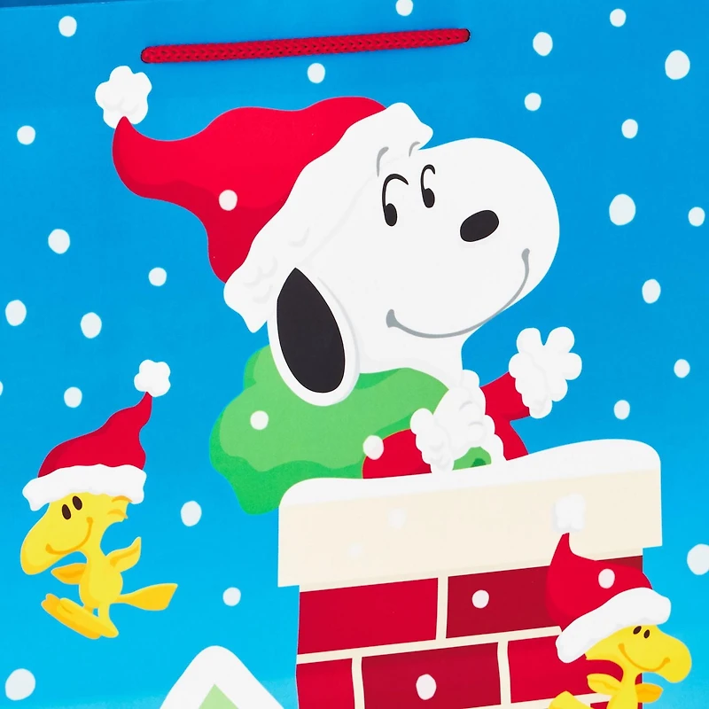 Paquet de sacs-cadeaux Hallmark de Noël, Peanuts (4 grands sacs de 13 po, 2 motifs) Snoopy, Woodstock, Charlie Brown et ses amis
