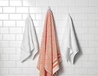 Crochets pour la salle de bain BATH18-EF CommandMC, moyens, givrés, 1,4 kg (3 lb), 2 crochets, 2 bandes résistant à l’eau Crochets BATH18-EF Command(MC)