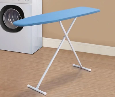 Mainstays Planche à repasser en T, Structure pliable pour un rangement facile, Pied en T pour une base de repassage stable et une suspension facile, autoportant Taille du produit assemblé :137,16 cmx33,02 cmx 68 cm-90 cm; Revêtement en poudre blanc et revêtement en tissu bleu