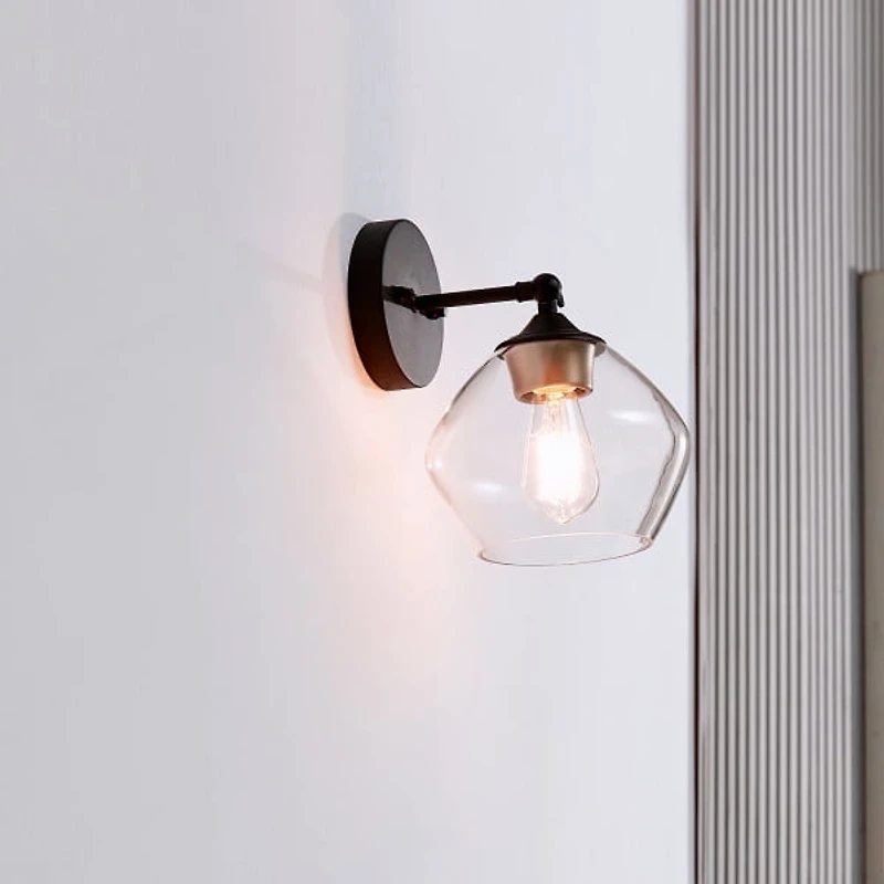 Applique murale de collection Harrow à 1 lumière en noire mat avec abat-jour en verre transparent