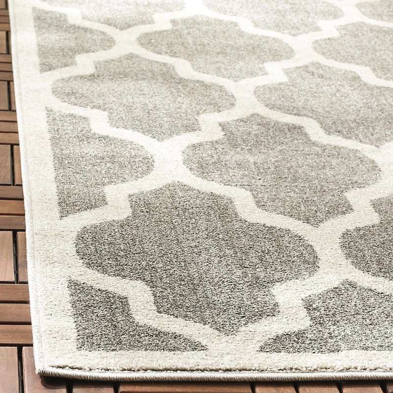Safavieh Amherst Roderick Geometric Area Rug