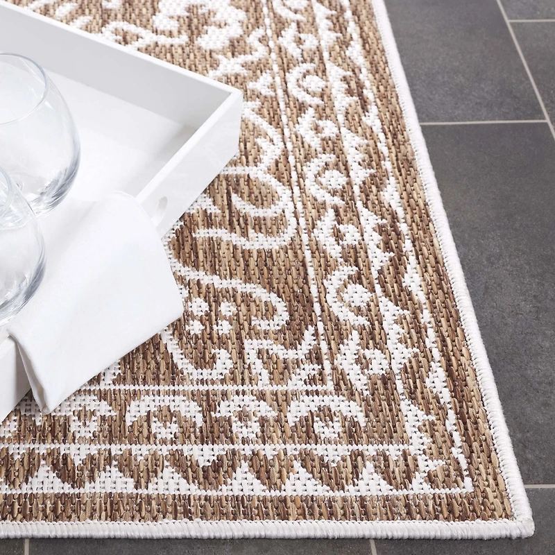 SAFAVIEH Beach House Hubert Medallion Indoor/Outdoor Area Rug