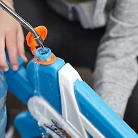 Nerf Super Soaker, blaster à eau Twister, tire 2 jets d'eau torsadés, mécanisme à pompe, jeu d'eau d'extérieur pour enfants, ados et adultes