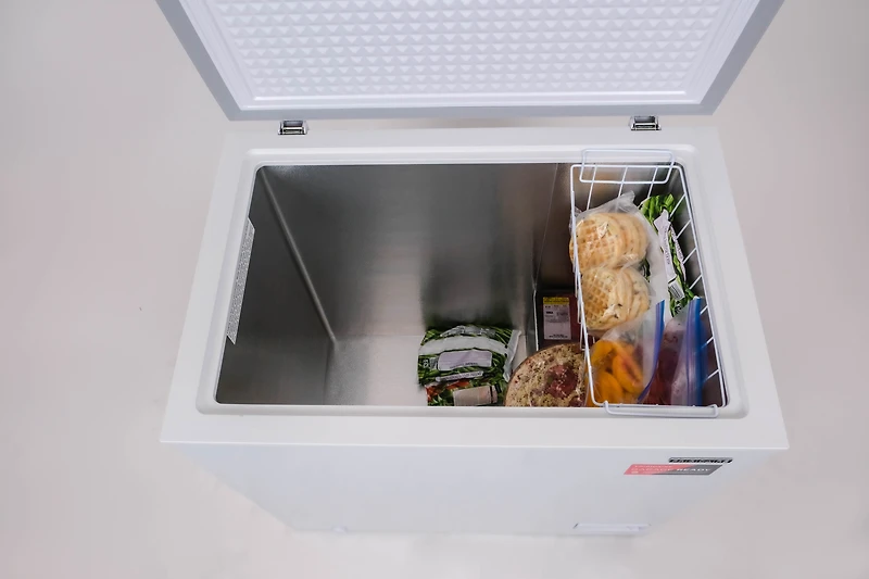 Frigidaire 7.0 Cu. ft. Garage Ready Chest Freezer, Deep Freezer for Garage, Kitchen, Basement, Large Capacity for Bulk Storage, White