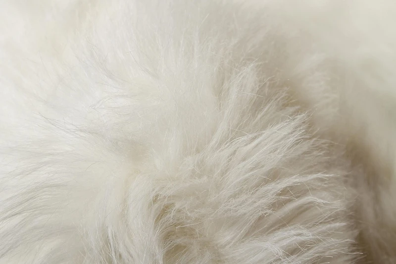 TAPIS ARLINGTON EN FAUSSE FOURRURE 6' Blanc cassé