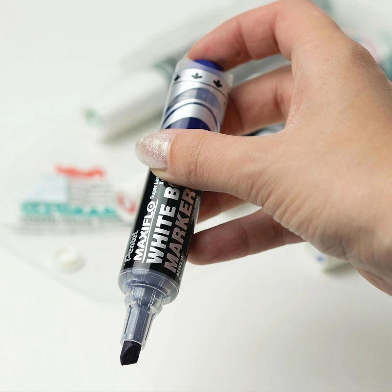 Marqueur pour tableaux blancs, encre liquide. Pointe biseautée. Paquet 4; Noir, Bleu, Rouge, Vert