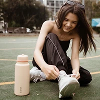 b.box - Gobelet isotherme à couvercle rabattable avec paille, grande bouteille d'eau durable pour adolescents et adultes, bouteille d'eau de voyage, isolation triple couche, sans BPA, 34 oz