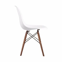 Fauteuil blanc Eames de Nicer Furniture avec jambes en bois