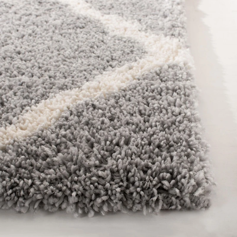Safavieh Fontana Venice Geometric Plush Shag Area Rug