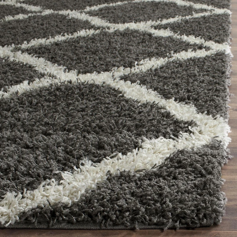 Safavieh Dallas Logan Geometric Shag Area Rug