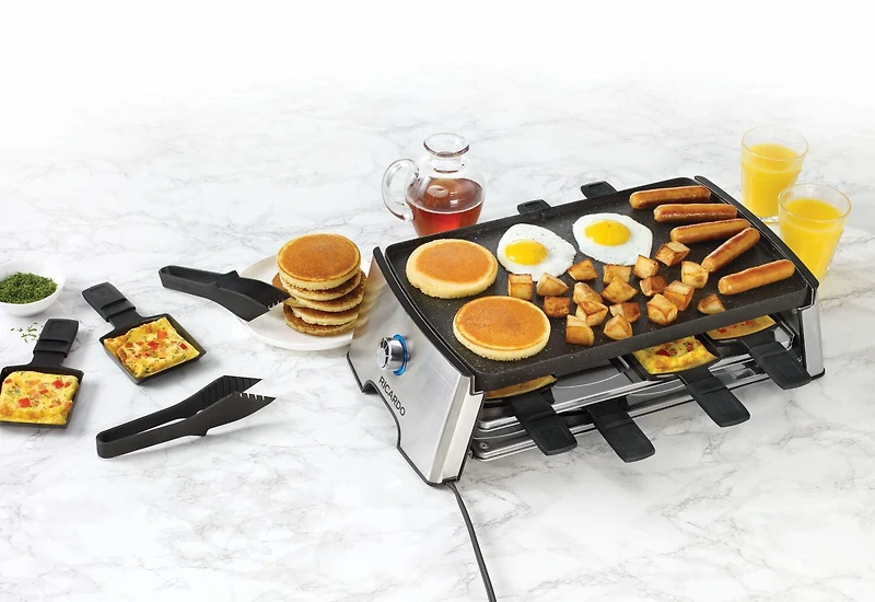 RICARDO Ensemble à Raclette Électrique Réversible, 18 Pièces, Pour 8 Personnes, Grille Réversible Antiadhésive The Rock, Contrôle de Température, 1500 Watts