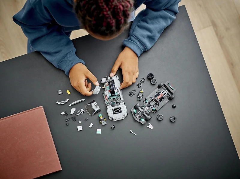 LEGO Speed Champions Mercedes-AMG F1 W12 E Performance & Mercedes-AMG Project One Toy Cars, Sports Car Model Building Kit, Collectible Race Car Toy, Gift for Kids and Teens, 76909