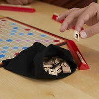 Scrabble Board Game, The Classic Crossword Game, Family Board Games for Adults and Kids, Word Games for 2-4 Players, Ages 8 and Up - French Version