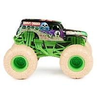 Monster Jam, Official Grave Digger Vs. Soldier Fortune Black Ops Die-Cast Monster Trucks, 1:64 Scale, Kids Toys for Boys Ages 3 and up