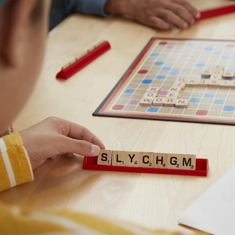 Scrabble Board Game, The Classic Crossword Game, Family Board Games for Adults and Kids, Word Games for 2-4 Players, Ages 8 and Up - French Version