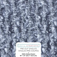 Tissu pré-coupé Fat Quarter de Fabric Creations bleu marin avec des lignes blanches de musique - 18" x 21" / 45cm x 53cm