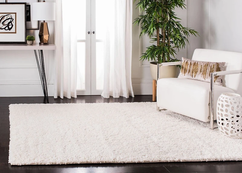 SAFAVIEH Fontana Jamie Solid Plush Shag Area Rug