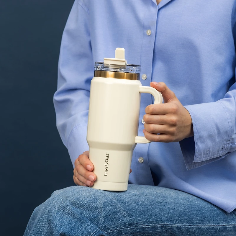 Gobelet Thyme & Table de 940 ml avec poignée, couvercle à double paille, double paroi isotherme en acier inoxydable, couleur crème