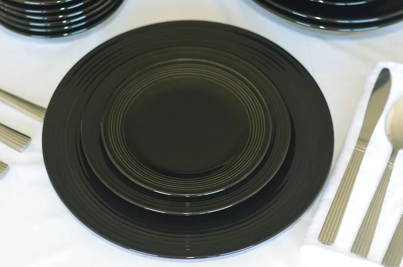 10 Strawberry Street Nova Round 62-Piece Dinnerware Set