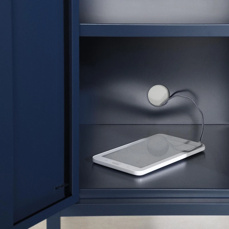 Table de chevet avec porte en métal de la collection Dylane South Shore