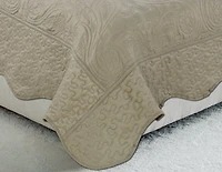 Marina Decoration Couvre-lit brodé ultra doux et uni, parure de lit d'été avec taie d'oreiller matelassée, motif cachemire floral taupe