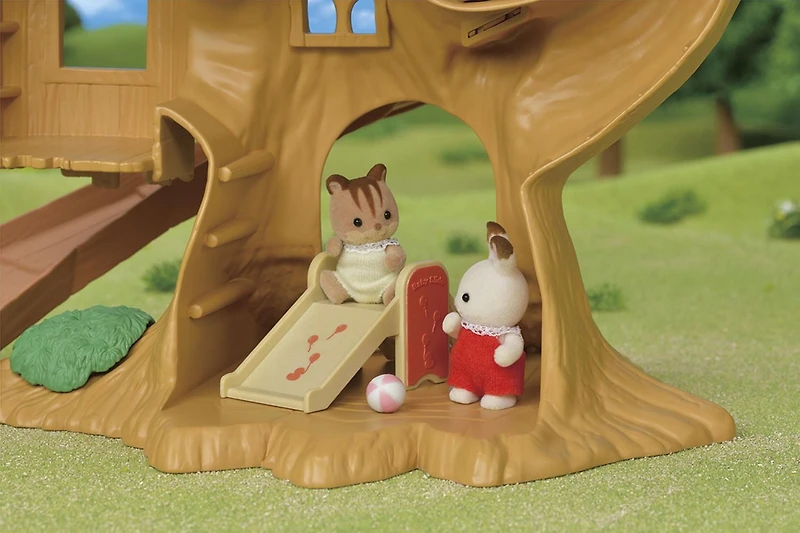 Coffret Aventure Cabane dans les Arbres Édition Camping de Calico Critters, Dollhouse Playset avec figurine et accessoires