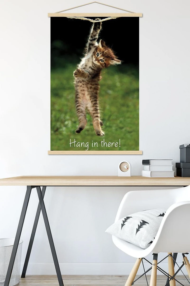 Célèbre chaton accroché là-bas Poster