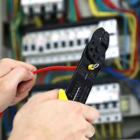 WorkPro Pince à dénuder et à sertir Pince à dénuder et connecteurs