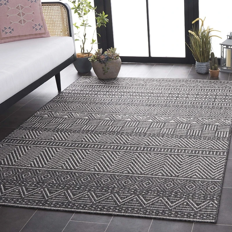 SAFAVIEH Beach House Jolanta Geometric Indoor/Outdoor Area Rug
