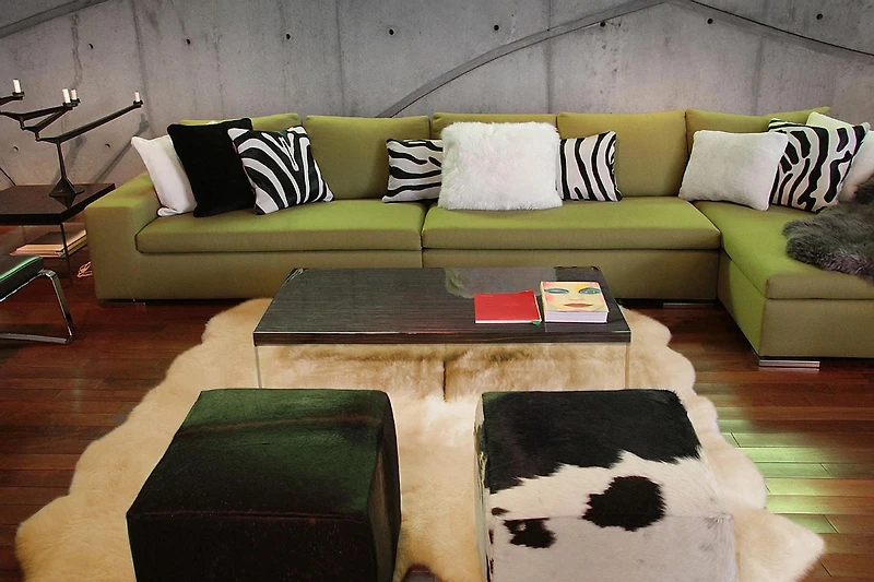 NEW ZEALAND SHEEPSKIN OCTO RUG 7' X 6'