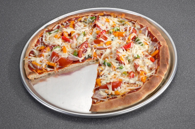 Nordic Ware Naturals™ aluminum 14” pizza pan