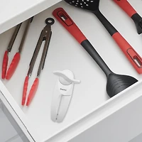 Starfrit Little Beaver Can Opener, Safe, Holds Lid and Leaves No Sharp Edges on Lid, Comfort Grip, 3-Year Warranty, White, Open cans easily without touching the lid using the Starfrit LITTLE BEAVER can opener. Safe with no sharp edges, hygienic as the lid never touches food, and practical for right or left-handed use. Compact and easy to clean with warm soapy water, perfect for everyday kitchen use.
