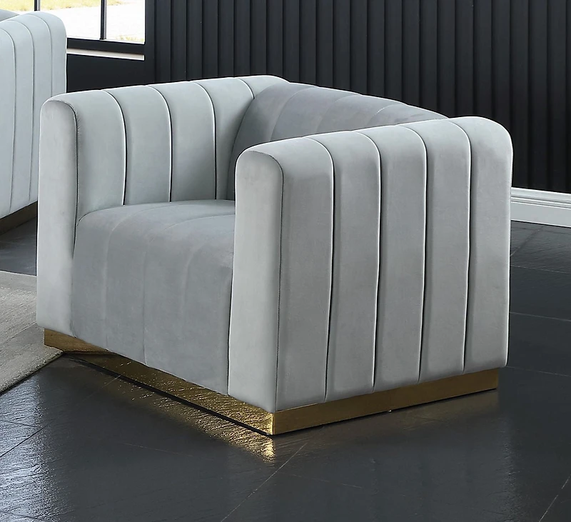 CHAISE K-LIVING SHANNON EN TISSU DE VELOURS GRIS AVEC BASE EN ACCENT DORÉ