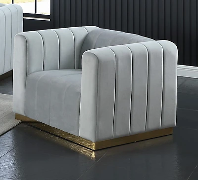 CHAISE K-LIVING SHANNON EN TISSU DE VELOURS GRIS AVEC BASE EN ACCENT DORÉ