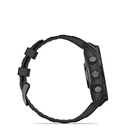 Montre intelligente GPS Garmin fēnix® 8 avec écran AMOLED et objectif saphir - 47 mm - Lunette en titane DLC gris carbone avec bracelet en silicone noir/gris galet