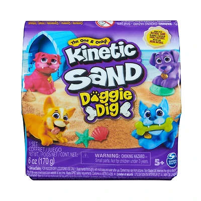 Kinetic Sand, Doggie Dig avec outil multi-usage surprise en forme de chien, 170 g de sable de plage et rangement de sable à modeler (plusieurs modèles disponibles.), jouets sensoriels pour enfants Doggie Dig