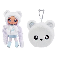 Poupée-mannequin Na Na Na Surprise de la série Cozy, Baily Frost, de 7,5 po (19 cm), inspirée d’un ours polaire, avec des cheveux blancs