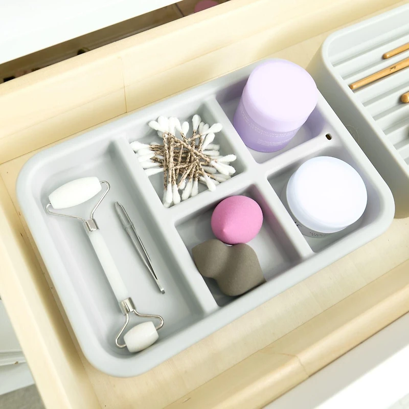Plateau organisateur gris à 5 compartiments iDesign Eco en plastique recyclé sans BPA – 7,6" x 11,1" x 2,5"