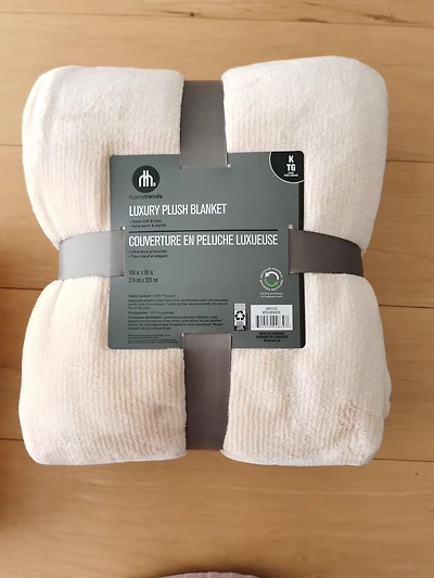LUXURY PLUSH BLANKET