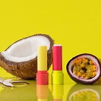 Baumes labiaux eos 100 % naturels en bâton – paquet de 2 eos de 4 g ananas-fruit de la passion et lait de coco, hydratation tout au long de la journée Paquet de 2 Baton (8g)