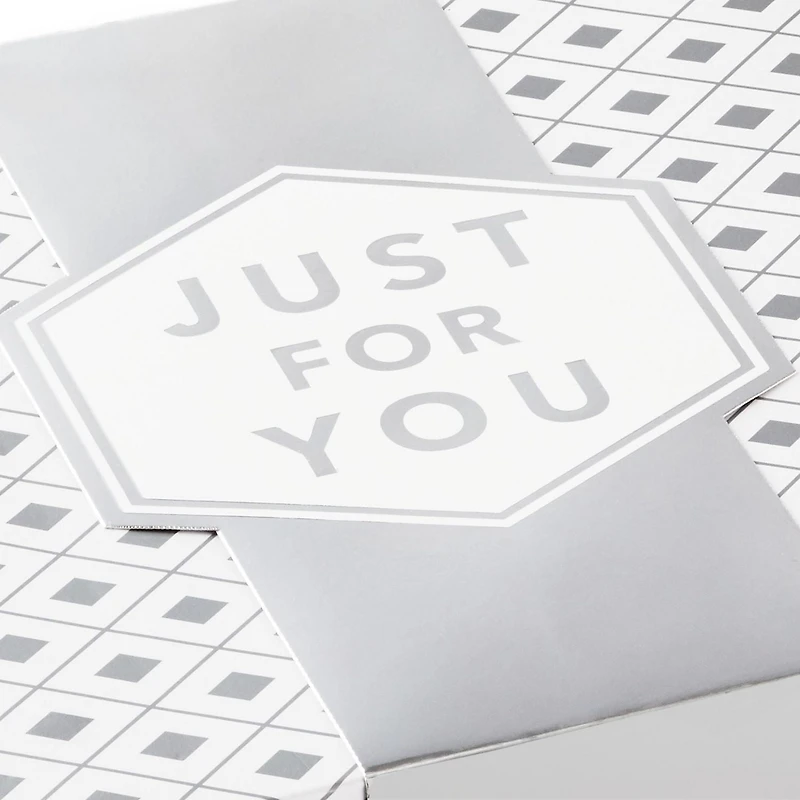 Grandes boîtes-cadeaux Hallmark de 10 po et bandelettes (paquet de 2 : argenté et blanc, « Just for You ») pour les mariages, les remises des diplômes, Noël, la Saint-Valentin, les fêtes
